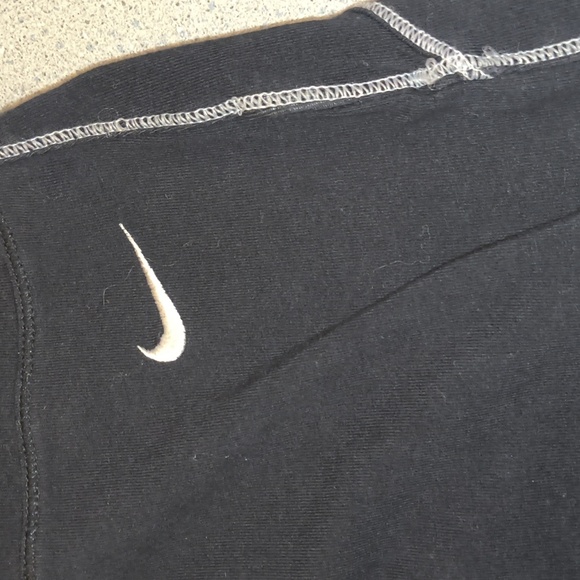 Nike Brand Black Capri Athletic Pants With White Stripes-Brand New-Size Small - Picture 3 of 6